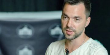 პუტინს ატყუებენ, დღე ღამეში დაახლოებით 1500-მდე ჯარისკაცი ეღუპებათ – ალექსეი არესტოვიჩი