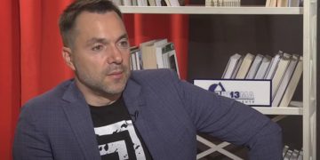 “ისინი ხომ ძალზე სულელურად იქცევიან – ამ რეზერვებსაც დაღუპავენ!კიდევ 2-3 კვირა და უბრალოდ გაჩერდებიან, რადგანაც აღარ ექნებათ ძალები!!”- უკრაინის პრეზიდენტის  მრჩეველი, ალექსეი არესტოვიჩი