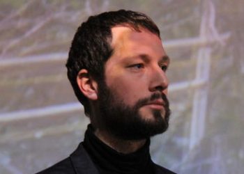 რას ჰყვება მარიუპოლზე ჟურნალისტი, რომელმაც სამშობიაროს დაბომბვა გადაიღო და რომლის კადრებსაც რუსეთი ყალბს უწოდებს – მარიუპოლი მედიის გარეშე და რუსეთის პირისპირ