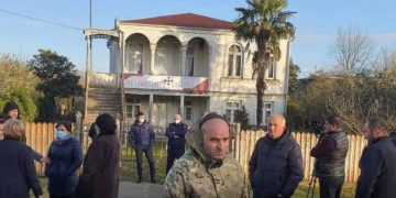 სოფელ დარჩელში მოსახლეობამ ალტ-ინფოს ოფისის გახსნა გააპროტესტა