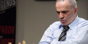 ჭადრაკის ყოფილი ჩემპიონი, გარი კასპაროვი:”მაშინ ისე მიყურებდნენ, თითქოს იდიოტი ვყოფილიყავი. თუმცა, დღეს მე ვგავარ ნოსტრადამუსს, რადგან აღვწერე ის, რისი მოსმენაც ხალხს არ სურდა”