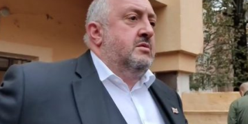 „მამა-შვილს ჭრილობები მიაყენა და ხელყუმბარით დაემუქრა“ – გიორგი მარგველაშვილის სიძე დააკავეს