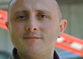 ” ხატი როის აპირებს დაძვრას საქართველოსკენ რომ გევემზადო და შევეგებო ივერიის გაბრწყინებას, გამძვრა სული ამ ოფიციანტად მუშაობით ბლიად!” – გოგიშვილი