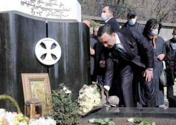 პრემიერ-მინისტრმა ირაკლი ღარიბაშვილმა ზვიად გამსახურდიას ხსოვნას პატივი მიაგო