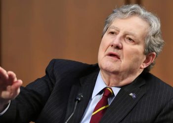 სენატორი კენედი: მიეცით კაცს [ზელენსკის] თავის თვითმფრინავები