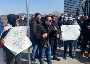 ,,პროტესტი საწვავის ფასს”, ,,არა გაძვირებულ ცხოვრებას”, ,,გამოდით, გამოდით” – აქცია რუსთაველზე