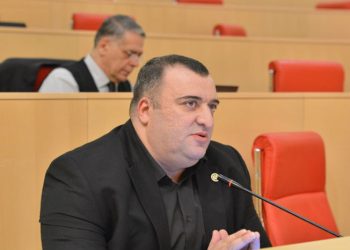 გარკვეული წრე, რომელიც რეზოლუციის ნაცების მიერ მხარდაჭერილ ტექსტს “აპრავებს” და ნოე სულაბერიძეს ინსტაგრამის ტექსტზე ცოცხლად მარხავს – იონათამიშვილი