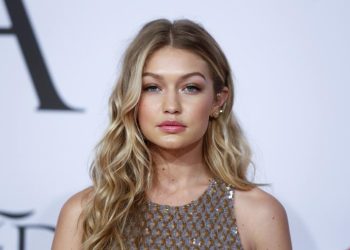 ჯიჯი ჰადიდი ჩვენებებიდან მიღებულ შემოსავალს უკრაინისა და პალესტინის დასახმარებლად გადარიცხავს