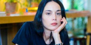 „როცა გარდაიცვალა, მისი ფეხსაცმელებით დავდიოდი“ – რას ჰყვება ნანკა კალატოზიშვილი აფხაზეთის ომში გმირულად დაღუპულ მამაზე