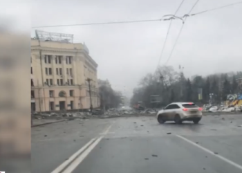 რუსმა ოკუპანტებმა ხარკოვში ადმინისტრაციული შენობა დაბომბეს