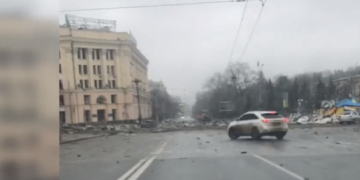 რუსმა ოკუპანტებმა ხარკოვში ადმინისტრაციული შენობა დაბომბეს