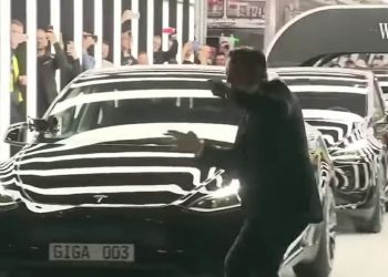 (ვიდეო) – ილონ მასკმა Tesla-ს ბერლინის გიგაქარხანა ცეკვით გახსნა