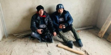 „გავიჭედეთ, გვბომბავენ!”  – ბრიტანელი ჟურნალისტები ირპენიდან ევაკუაციას ითხოვენ