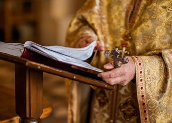 რუსეთში დააკავეს სოფლის მღვდელი, რომელმაც ომის წინააღმდეგ იქადაგა