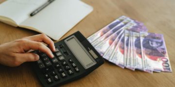 მეოთხე კვარტალში საშუალო ხელფასი 1 463,8 ლარამდე გაიზარდა — საქსტატი