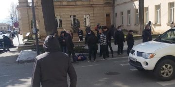 ქუთაისში მამაკაცს ხე დაეცა