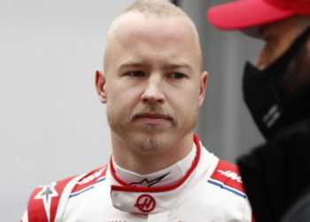 “ფორმულა 1”-ის რუს მრბოლელს Haas-მა კონტრაქტი შეუწყვიტა