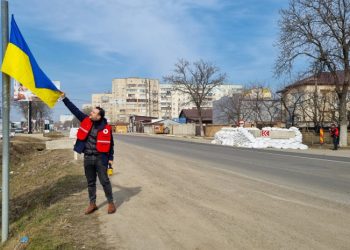 “ვისაც მართლა დახმარება გინდათ, ნუ ყიდულობთ ლურჯ-ყვითელ ჰუდებს” – ნიკოლოზ წულუკიძე