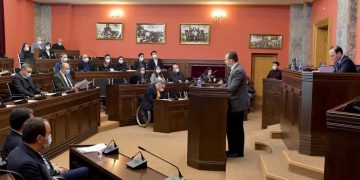 ნოტარიუსებს თანამდებობაზე ყოფნის ასაკი გაეზარდათ