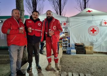 “გთხოვთ ნუ ყიდულობთ ლურჯ-ყვითელ ჰუდებს სოლიდარობის გამოსახატად” – ნიკა წულუკიძე