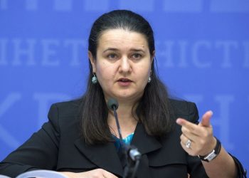 „არავის ვთხოვთ ჩვენ ნაცვლად ბრძოლას, ქვეყანას თავად დავიცავთ“ – უკრაინის ელჩი აშშ-ში აბობს,რომ რუსებმა ჟენევის კონვენციით აკრძალული ვაკუუმის ბომბი გამოიყენეს