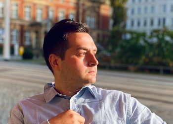 “სასწრაფო საგადასახადო ლიბერალიზაციაა საჭირო! რამდენი პროგნოზი გითხარით და რომელი არ გამართლდა? ყველა გამართლდა, ახლაც გეუბნებით!” – ოთო აბესაძე