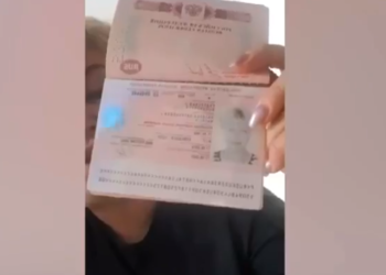 “მშვიდობით, დაუბანელო რუსებო” – უკრაინაში მყოფმა რუსეთის მოქალაქემ პასპორტი დახია