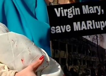 ვიდეო – უკრაინელი გოგოს პერფორმანსი ქაშვეთის ეკლესიასთან