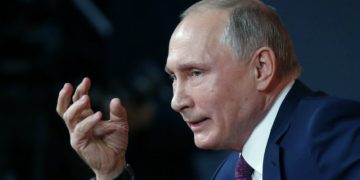 „საქართველო დიდი საფრთხის ქვეშაა და ზუსტად დანის პირზე გავდივართ… სამხედრო დოქტრინაში რა გვიწერია, ვიცით? რუსეთი რომ შემოვიდეს, ვეომებით თუ კაპიტულაციას ვაცხადებთ?“ – გიორგი ფოფხაძე