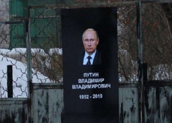 უკრაინელი მებრძოლები პუტინის საფლავს  “დასტირიან” ( ვიდეო)