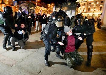 ომის გაპროტესტების გამო რუსეთში 7 ათასზე მეტი ადამიანი დააკავეს – CNN