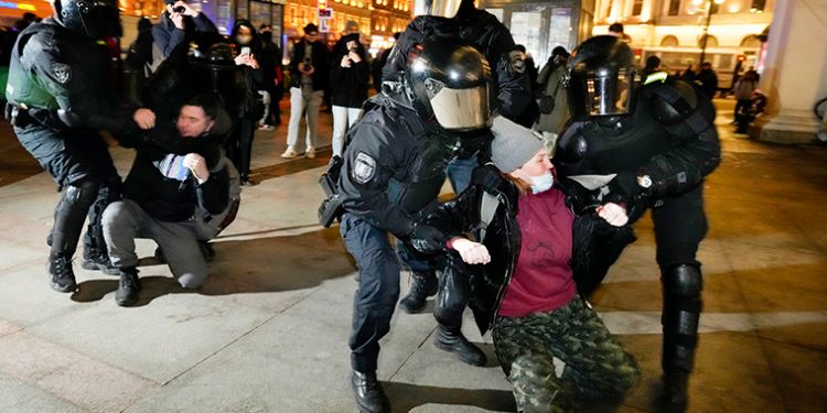 Police detain demonstrators during an action against Russia's attack on Ukraine in St. Petersburg, Russia, Tuesday, March. 1, 2022. Protests against the Russian invasion of Ukraine resumed on Tuesday, with people taking to the streets of Moscow and St. Petersburg and other Russian towns despite mass arrests. (AP Photo/Dmitri Lovetsky)