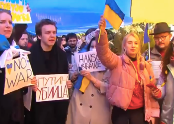 “არა ომს” – საქართველოში მცხოვრები რუსები პუტინის საწინააღმდეგო აქციას მართავენ