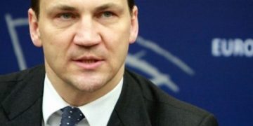 ყველა რუსს, ვინც ომიდან წამოვა, €3000 და 3-წლიანი მუშაობის ნებართვა შევთავაზოთ – ევროპარლამენტარის ინიციატივა