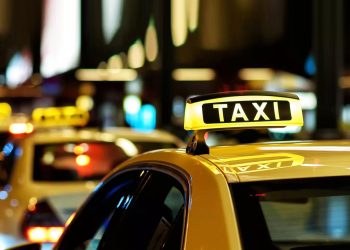 განადგურებულებმა ძლივს ჩამოაღწიეს- ოთხი დღე ბეტონზე გვეძინაო , ქარში და ყინვაშიო…წერეთლის გამზირიდან კოსტავამდე კი “ქართველმა” ტაქსისტმა 20 ლარი გამოართვა!”-ირმა ციცქიშვილი