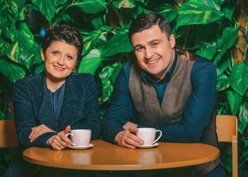 „ჩვენი ელჩი და საელჩო რომ ტყვიების ცვენაში დავუტოვეთ კიევში თანადგომის ნიშნად მაგას ვერ ხედავს ხო? მაიმუნი უმადური“ – თეა წულუკიანის ქმარი