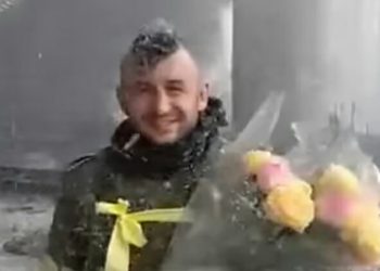 ვიდეო – უკრაინელი ჯარისკაცის მილოცვა მსოფლიოს ქალებს – “ყველას, ყველას, ყველას…”