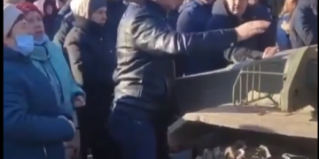 „უბრალო უკრაინელი ქალები და კაცები.. ასე გაკავებული ყავთ მთელი საოკუპაციო კოლონა“ – თეონა ცხომელიძე (ვიდეო)