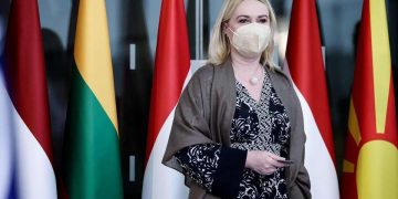 ჩეხეთის თავდაცვის მინისტრი: ძალიან სამწუხაროა, რომ იაფი რუსული ნავთობი უნგრელი პოლიტიკოსებისთვის ახლა უკრაინულ სისხლზე მნიშვნელოვანია