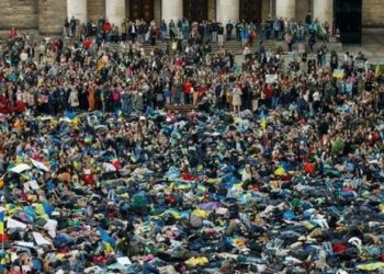 ფლეშმობი ვარშავაში – 4000-მა უკრაინელმა და პოლონელმა რუსეთის აგრესიისა და სისასტიკის შედეგი განასახიერეს