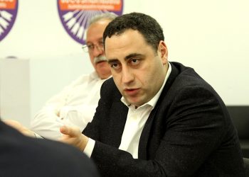 “რას უნდა დააკლოთ აქციზის გაუქმების შემთხვევაში ეს დანახარჯები? – თქვენს ფუფუნების საგნებს, თქვენს ხელფასებსა და პრემიებს!!!”-ვაშაძე ღარიბაშვილს