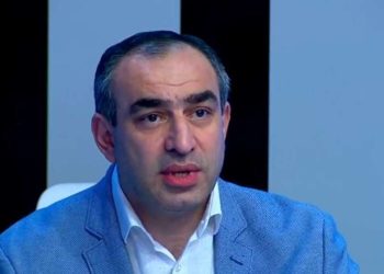 “ვის წაგლიჯეს და ბიუჯეტიდან როგორ მოიპარეს იმდენი ფული, რომ გაქცეულები 10 წელია საზღვარგარეთ უზრუნველად ცხოვრობენ და აქ დარჩენილი უმუშევრები  კი დღემდე ფუფუნებაში არიან!”-ბოჟაძე