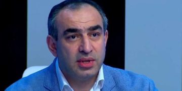 “ვის წაგლიჯეს და ბიუჯეტიდან როგორ მოიპარეს იმდენი ფული, რომ გაქცეულები 10 წელია საზღვარგარეთ უზრუნველად ცხოვრობენ და აქ დარჩენილი უმუშევრები  კი დღემდე ფუფუნებაში არიან!”-ბოჟაძე