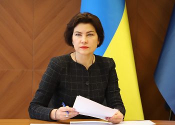 ოკუპანტები უკრაინელ ბავშვებს ჯაშუშებად იყენებენ და იარაღის გადაზიდვას აიძულებენ – ირინა ვენედიქტოვა