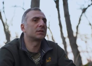 ,, ეს ბიჭი არის გმირი!” – ვის ფოტოს აქვეყნებს უკრაინიდან ალეკო ელისაშვილი