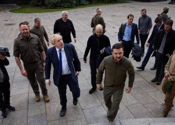 (ვიდეო) – “ჯონსონი და ზელენსკი კიევის ქუჩებში – ჯონსონი კიევშია, პაპუაშვილი – ლოგინში” – ნენე დალაქიშვილი