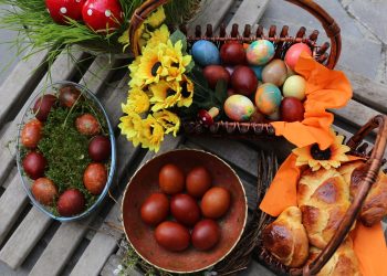 სომეხთა სამოციქულო მართლმადიდებელი წმინდა ეკლესია აღდგომის დღესასწაულს ზეიმობს