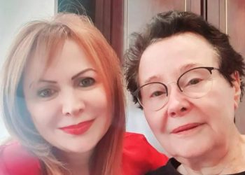 “მოსკოველი, რუსი გენერლის ოჯახი, ღამის 11 საათზე კარზე უკაკუნებს სიფრიფანა გოგონა და დამტვრეული რუსულით ეუბნება: – მე ზივა მეიროვნა ვარ!” – ანა კოლ–შიმშილაშვილი