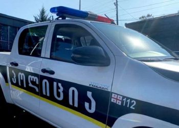 მეუღლის გაუპატიურების, არაერთგზის ცემის, მუქარის, თვითმკვლელობამდე მიყვანისა და 14 წელს მიუღწეველი შვილების მიმართ ჩადენილი გარყვნილი ქმედების ბრალდებით, კახეთში 40 წლის კაცი დააკავეს