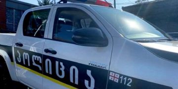 მეუღლის გაუპატიურების, არაერთგზის ცემის, მუქარის, თვითმკვლელობამდე მიყვანისა და 14 წელს მიუღწეველი შვილების მიმართ ჩადენილი გარყვნილი ქმედების ბრალდებით, კახეთში 40 წლის კაცი დააკავეს